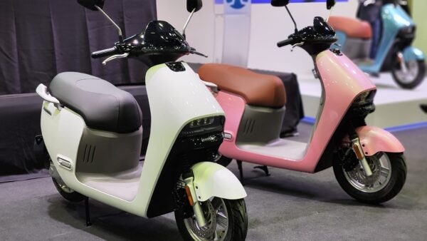 மின்னியல் மோட்டார் சைக்கிள்களக்க 2,400 வெள்ளி வரை கழிவு