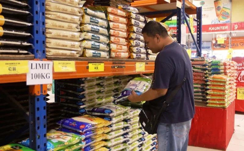 விவசாயிகள் ஆர்ப்பாட்டத்தில் ஈடுபட்டனர்