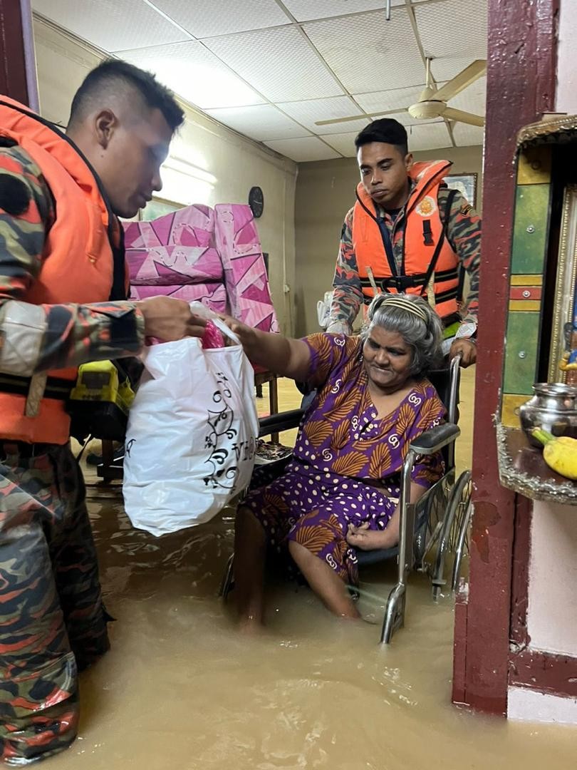 சுங்கைப்பட்டாணி 3அடி உயரத்திற்கு வெள்ளம் மக்கள் பாதிப்பு