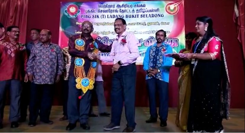 தமிழ்ப்பள்ளிகளின் வளர்ச்சிக்கு சமுதாயத்தின் பங்களிப்பும் இருக்க வேண்டும்