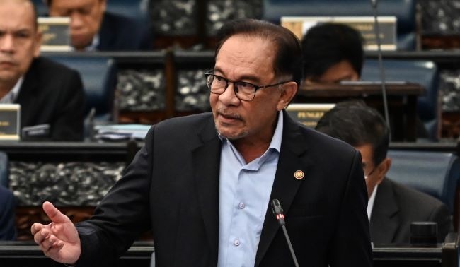 மக்களுக்கு உதவித்தொகை ரொக்கமாக வழங்க அரசாங்கம் பரிசீலனைபிரதமர் அன்வார் அறிவிப்பு