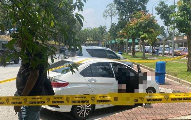 காரில் பெண்ணின் சடலம் கண்டு பிடிப்பு