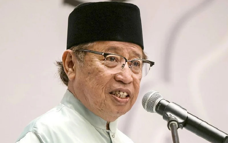 அரசு இலாகாவின் இயக்குநர் உட்பட நால்வர் கைது