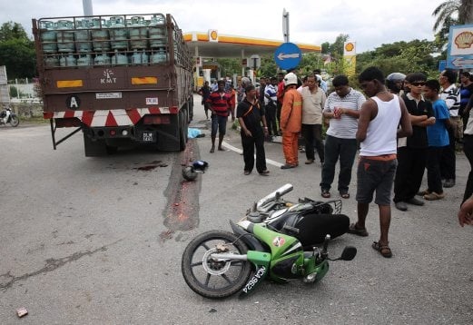 லோரி சக்கத்தில் அரைப்பட்டு இளைஞர் மரணம்
