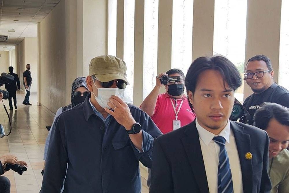 சக பணியாளரை மானபங்கம் செய்ததாக குற்றச்சாட்டு