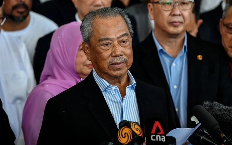 முகைதீன் யாசினின் கடப்பிதழை ஒப்படைக்கக்கூடாது