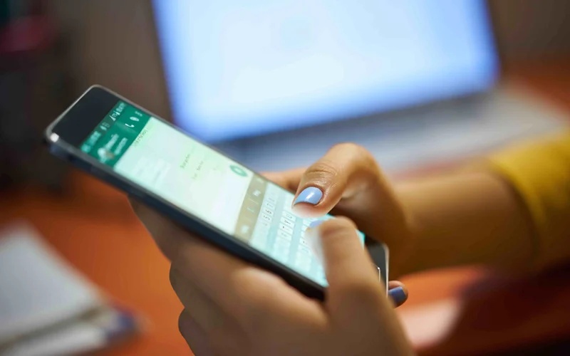 பாலியல் தொல்லை கொடுத்து வருவதாக போ​லீசில் புகார்