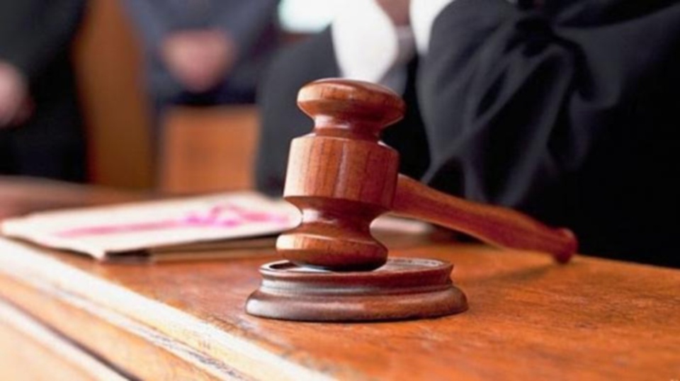 நிறுவனத்திற்குச் சொந்தமான பனத்தைத் தவ்றாகப் பயன்படுத்திய பெண்மணிக்கு 6 மாதங்கள் சிறை