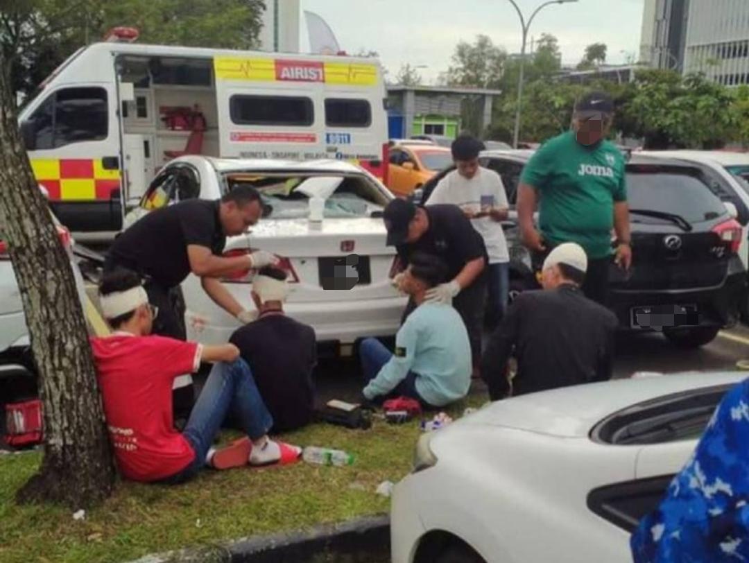 சிலாங்கூர் - பேரா அணி ஆதரவாளர்கள் கைகலப்பு !