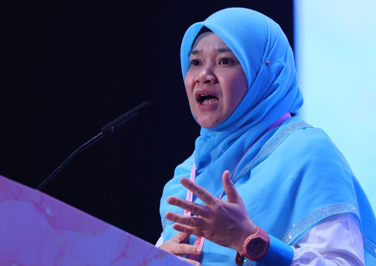 இரு மொழி பாடத் திட்டத்தில் எந்த மாற்றமும் இல்லை