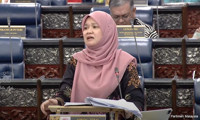 செந்தமிழ் விழாவில் தமிழ் வாழ்த்து பாட தடை விதிப்பதா? சம்பந்தப்பட்ட அதிகாரி மீது கடும் நடவடிக்கைநாடாளுமன்றத்தில் கல்வி அமைச்சர் ஃபத்லினா சிடெக் உறுதி