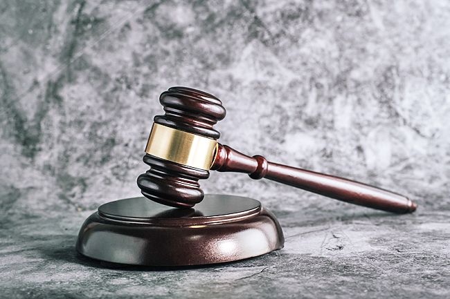 கடன் கொடுக்க மறுத்ததால் நண்பரை பாராங்கினால் வெட்டினார்