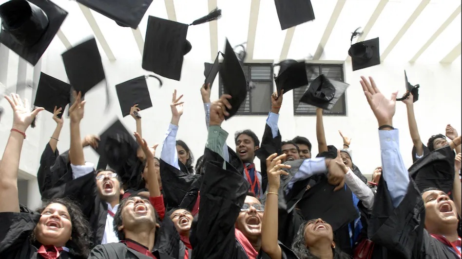 பல்லைக்கழக விரிவுரையாளர்களின் தரத்தை உயர்த்து​வீர்