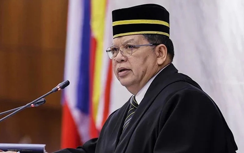 நாடாளுமன்றத்தில் இடம் மாற நினைக்கும் 4 பேர்