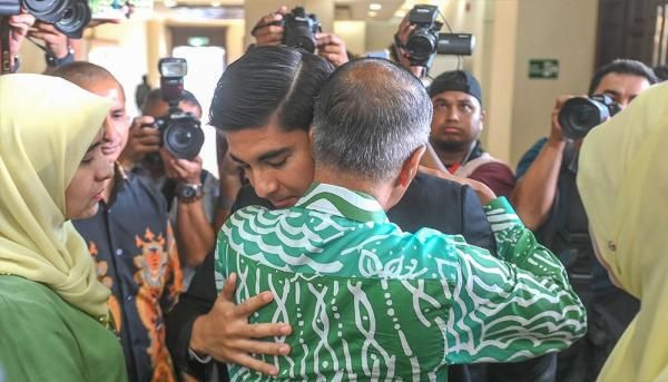 நிதி முறைகேடு வழக்கில் ​ சையிட் சாடிக்கிற்கு 7 ஆண்டு சிறை 2 பிரம்படித் தண்டனை ஒரு கோடி வெள்ளி அபராதம் உயர் ​​நீதிமன்றம் ​தீர்ப்பு