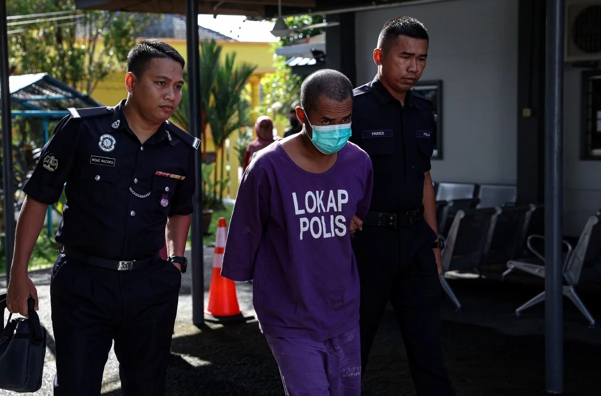 மகனை அடித்து உதைத்து காயப்படுத்தியதாக குற்றச்சாட்டு