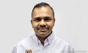 தமிழ் வாழ்த்து, கடவுள் வாழ்த்து விவகாரம் : பொறுப்பற்ற அதிகாரி மாற்றம் செய்யப்பட்டதாக கல்வி அமைச்சு தகவல் .