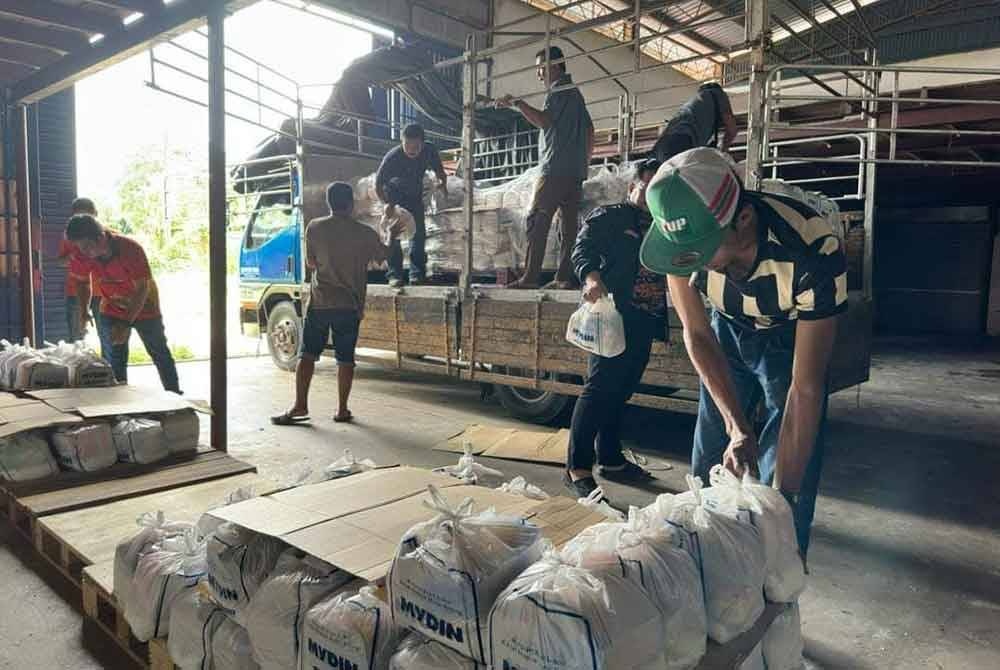 உதவிப் பொருட்களை அனுப்ப சேகரிப்பு மையத்தைத் திறந்த அமானா கட்சி