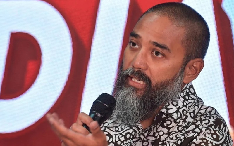 ஏர் ஏசியா தலைமைச் செயல்முறை அதிகாரி ரியாத் அஸ்மத் ராஜினாமா