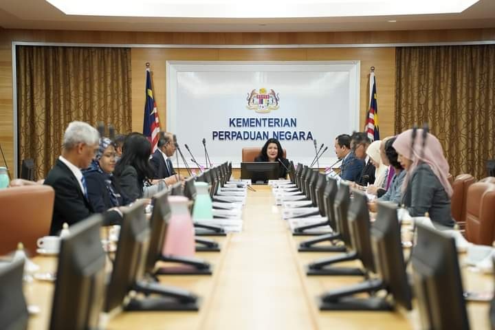 ஒற்றுமைத்துறை அமைச்சில் பணியை தொடங்கினார் சரஸ்வதி கந்தசாமி