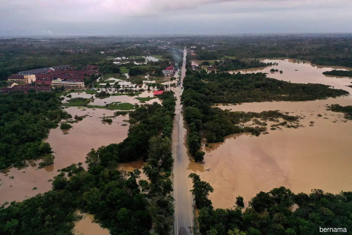 25 ஆயிரம் பேர், வெள்ளி நிவாரண மையங்களுக்கு இடம் மாற்றம்
