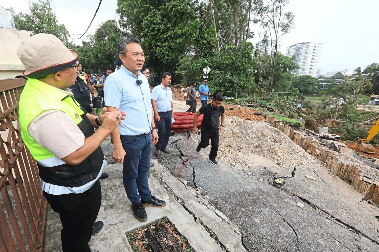 பூச்சோங் நிலச்சரிவில் பாதிக்கப்பட்டவர்கள் பொறுமை இழந்தனர்