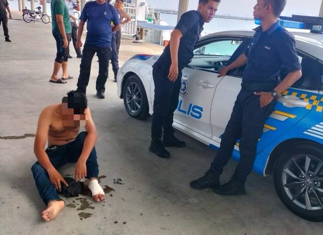 தற்கொலை முயற்சி, மீனவர் காப்பாற்றப்பட்டார்