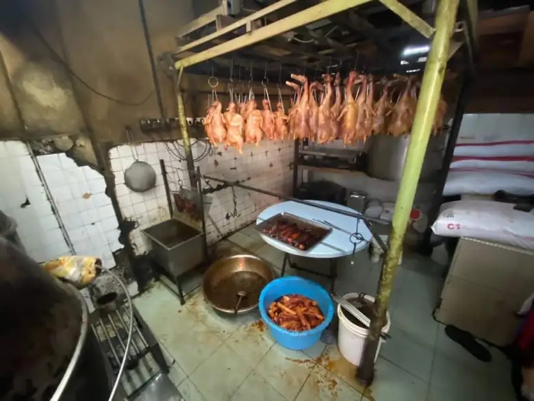 அசுத்தமான, சுகாதாரமற்ற 3 உணவகங்கள் மூடப்பட்டன