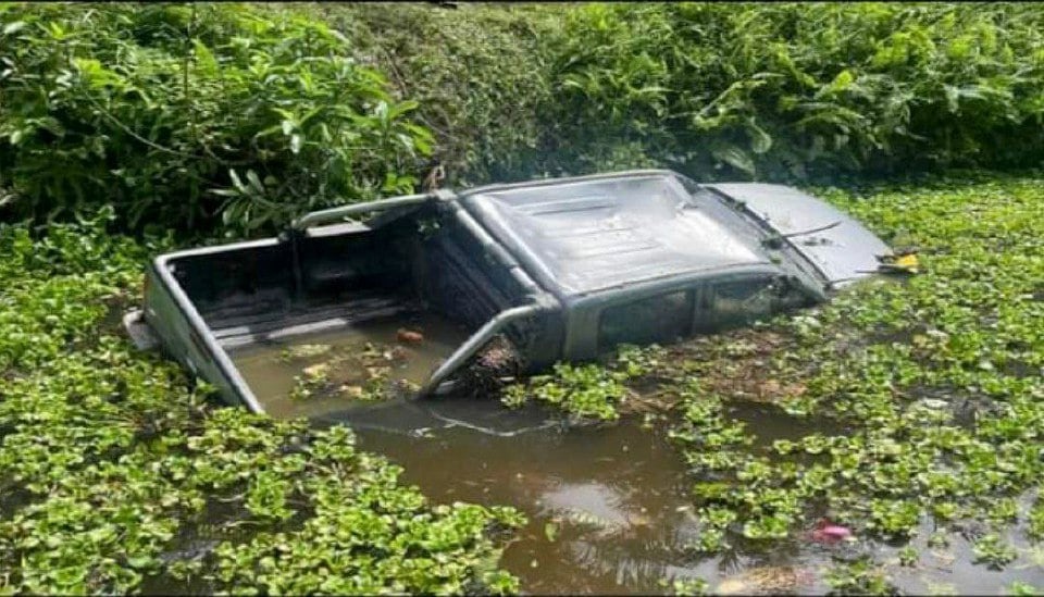 வாகனம் மதுகுவில் விழுந்ததில் இருவர் மரணம்