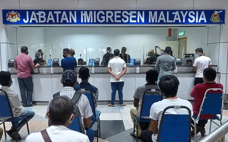 மலாய் மொழி சரளமாகப் பேசவில்லை என்றால் கடப்பிதம் புதிப்பிப்பதில் சிக்கலா ?