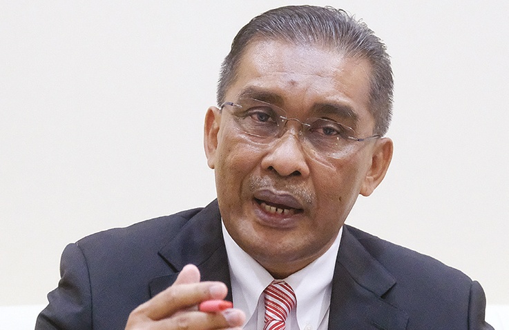 மக்களின் சிந்தனையில் விஷத்தை கலக்கிறார்