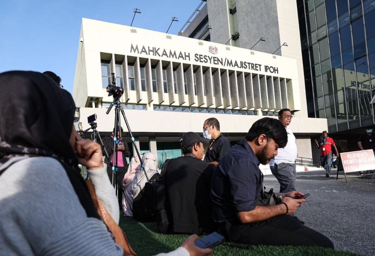 மாணவனை காரில் மோதி தள்ளி, மரணம் விளைவித்ததாகஉயர் போலீஸ் அதிகாரி மீது கொலை குற்றச்சாட்டு