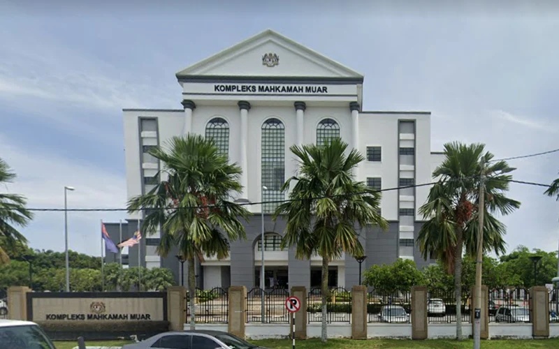 ஆசிரியர் மீது ஓரினப்புணர்ச்சி குற்றச்சாட்டு