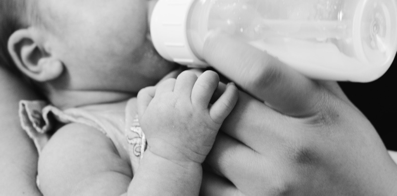 பால் குடிக்கும் போது 4 மாதக் குழந்தை இறந்தது