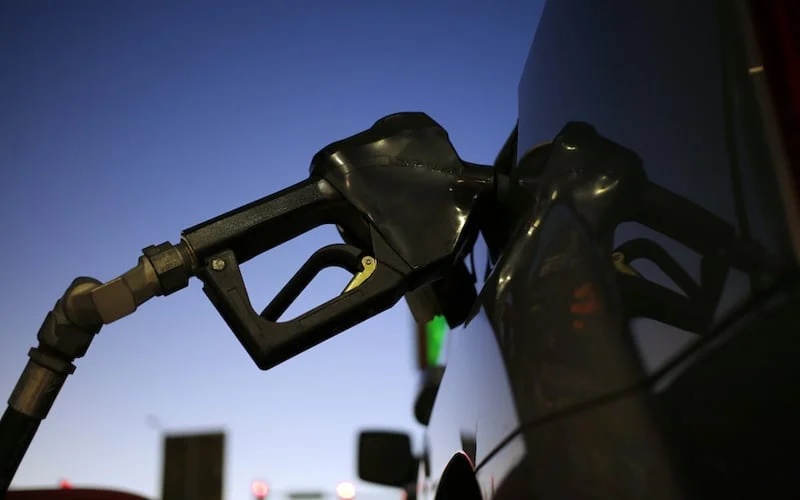 18 எரிவாயு நிலையங்களில் டீசல் தட்டுப்பாடு