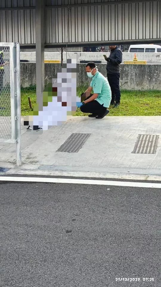 எல்.ஆர்.தி 3 ஶ்ரீ அன்டலாஸ் ரயில் நிலையத்தில் பெண்ணின் சடலம்