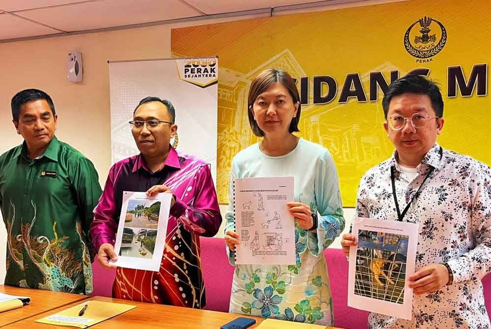 ஊராட்சி மன்ற அமலாக்க அதிகாரிகளின் சீருடையில் கேமரா