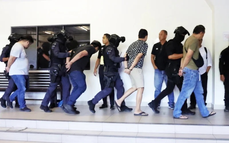 டத்தோ உட்பட 11 பேர் கைது