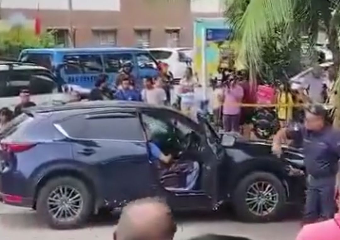 ஆடவர் காரிலேயே சுடப்பட்டார்