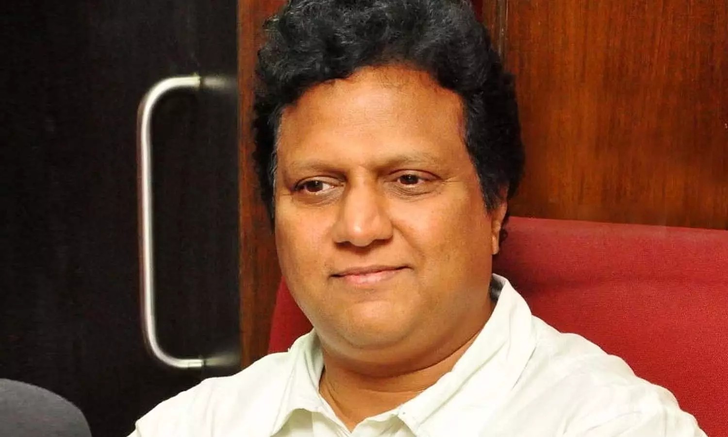 இப்படியாவது எனக்கு வாய்ப்பு கொடுங்க- விஜய் பட இசையமைப்பாளர் உருக்கம்