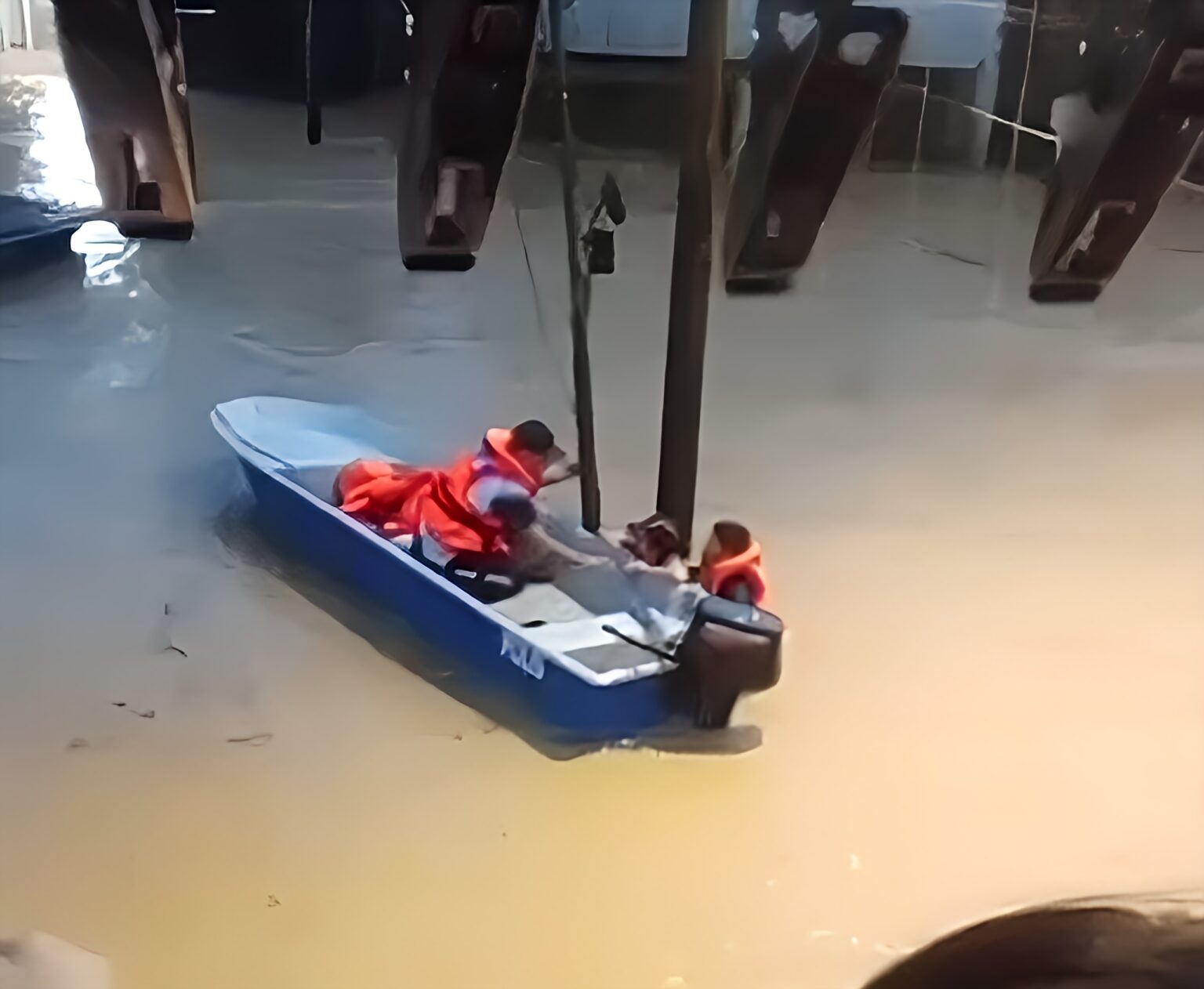 வெள்ளத்தில் அடித்துச் செல்லப்பட்ட முதியவர் சடலமாக மீட்பு