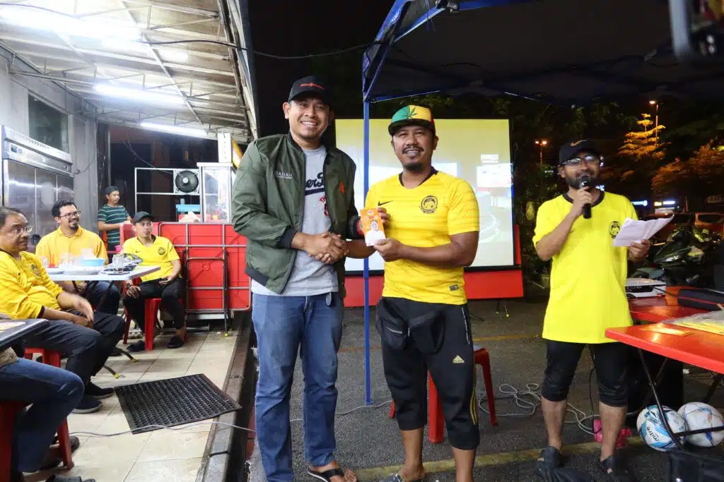 ஹரிமாவ் மலாயாவின் ஆட்டங்களைப் பார்க்க பெரிய திரை அமைத்த மக்கள் பிரதிநிதி