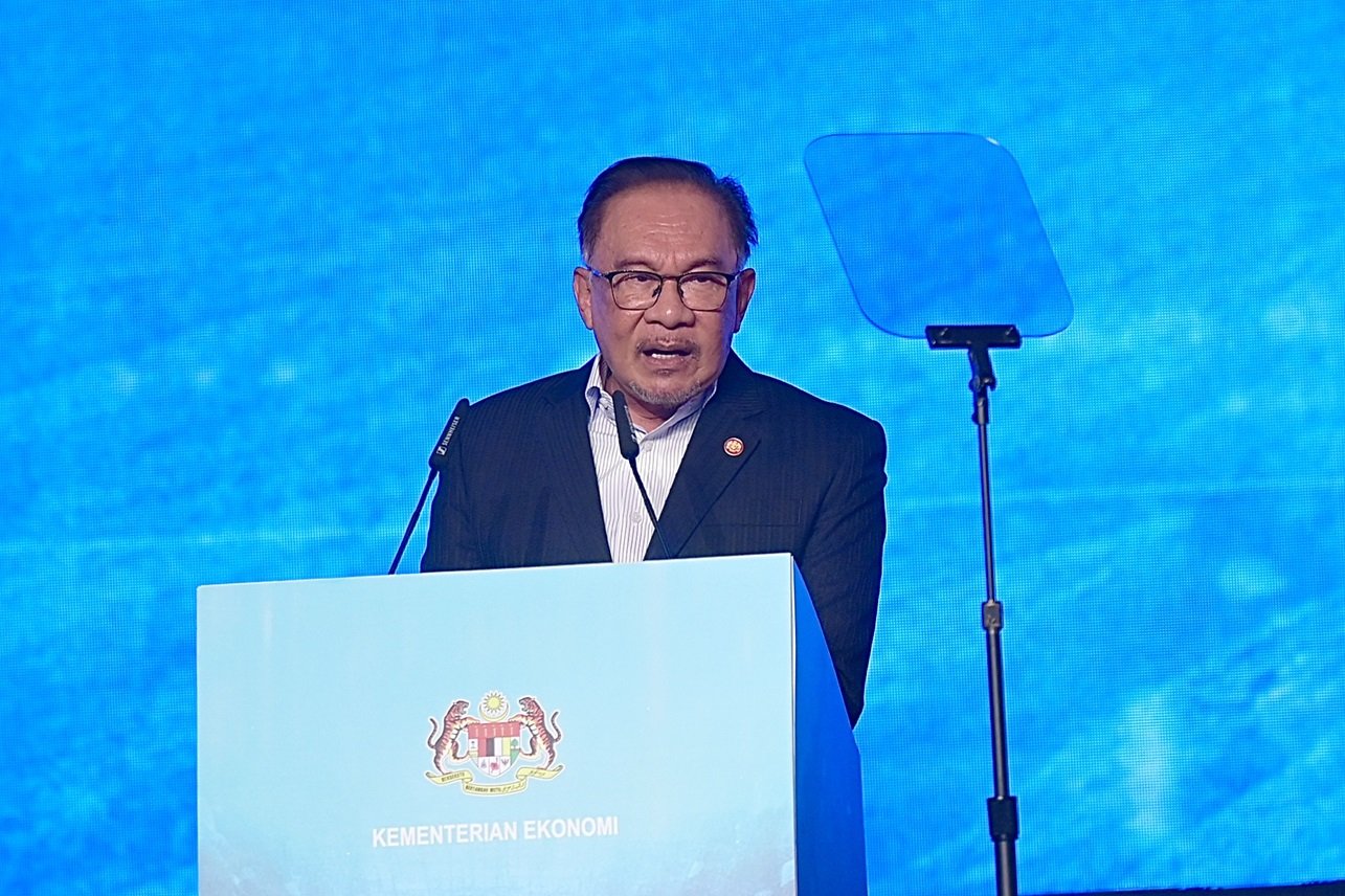 அரசாங்கத்தை வீழ்த்தும் துபாய் நகர்வு :  எவ்வித தாக்கத்தையும் ஏற்படுத்தாது ! - பிரதமர் அன்வார் திட்டவட்டம்