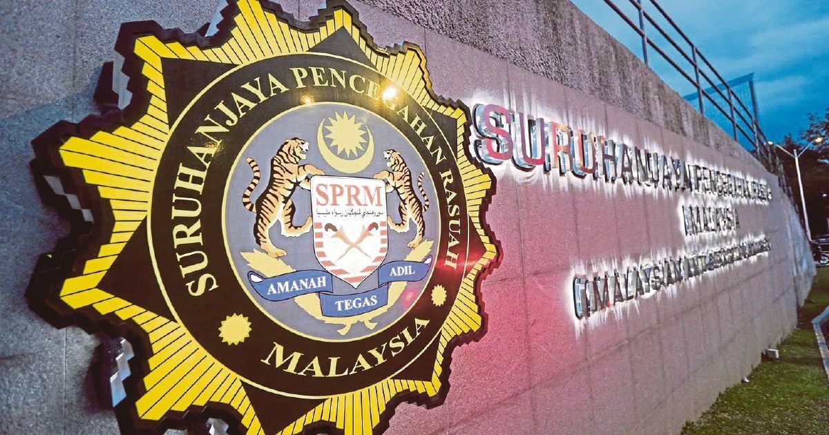 இரண்டு முன்னாள் சட்ட அமலாக்க அதிகாரிகள் கைது