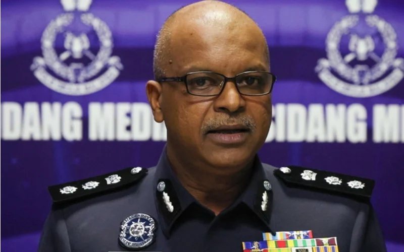 பாலியல் பலாத்காரம், வழிப்பறி கொள்ளை :  இரு பாகிஸ்தானியர்கள் கைது