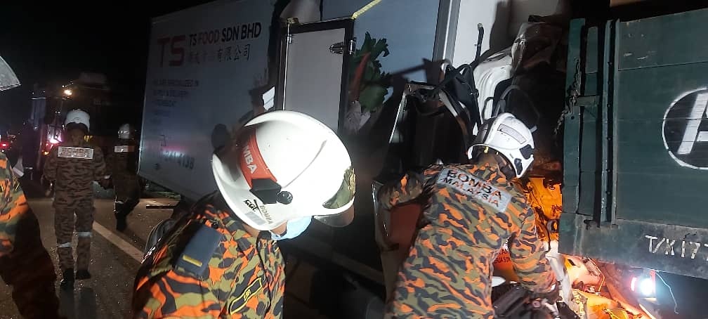 டிரெய்லர் பின்புறம் மோதியதில் லோரி ஓட்டுநர் பலி