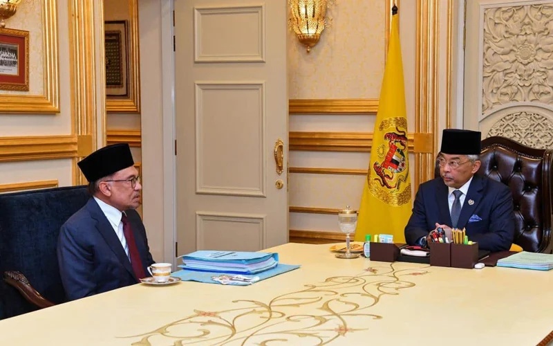 அரசியல் சித்து விளையாட்டில் அரண்மனைக்கு தொடர்பு இல்லை