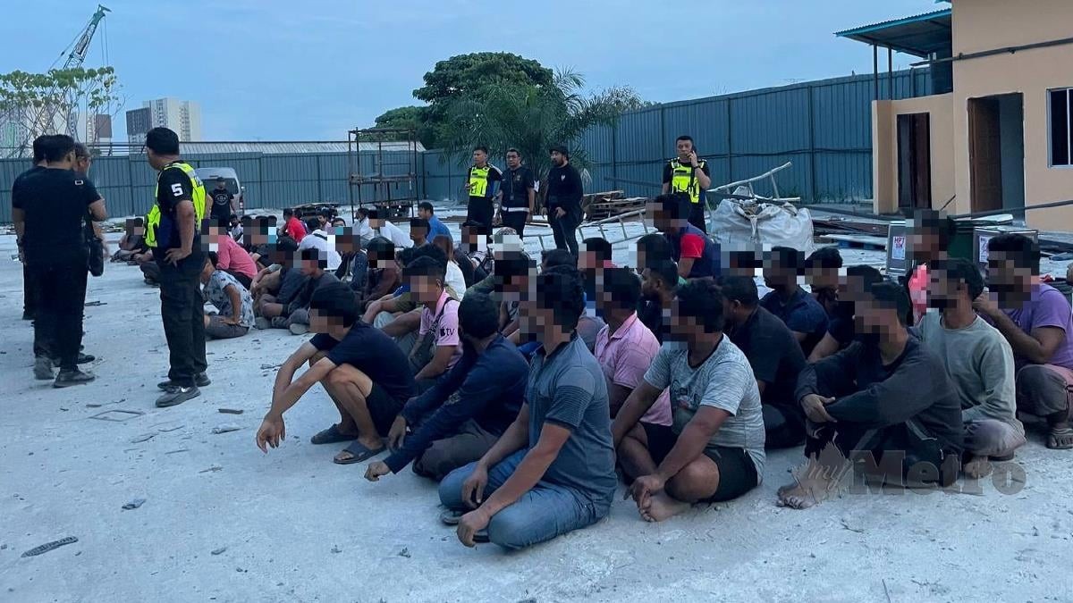 அதிக நேர வேலை கட்டாயம், 'சௌனா' அறையில் உறக்கம்