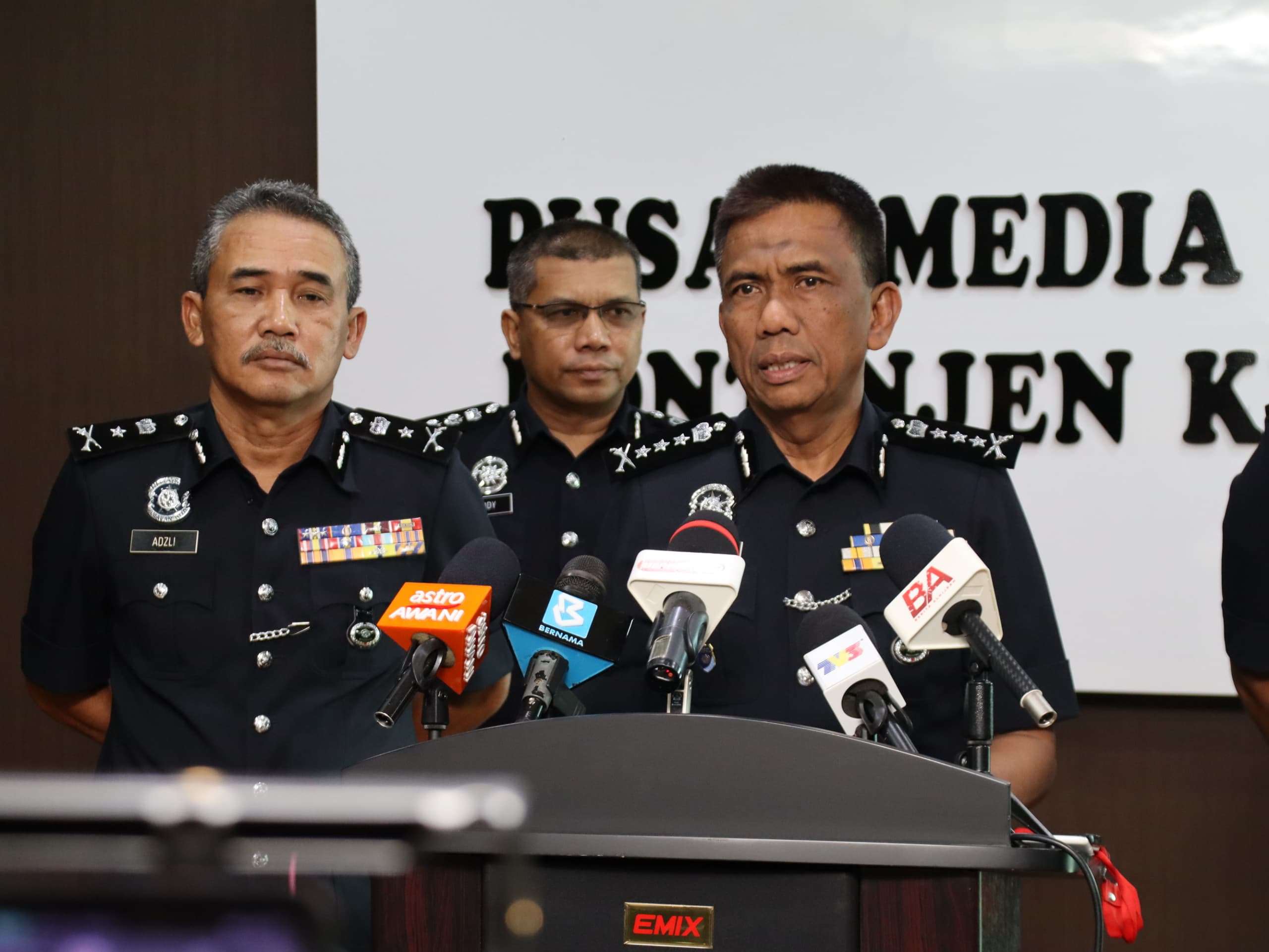 சட்டவிரோத சூதாட்டத்தில் எழுவர் கைது !