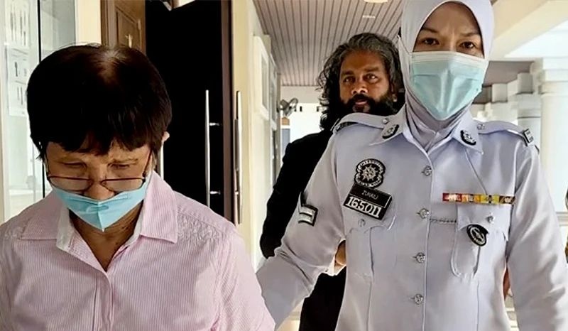 3 மோட்டார் சைக்கிள்களை மோதிய முதியவர்